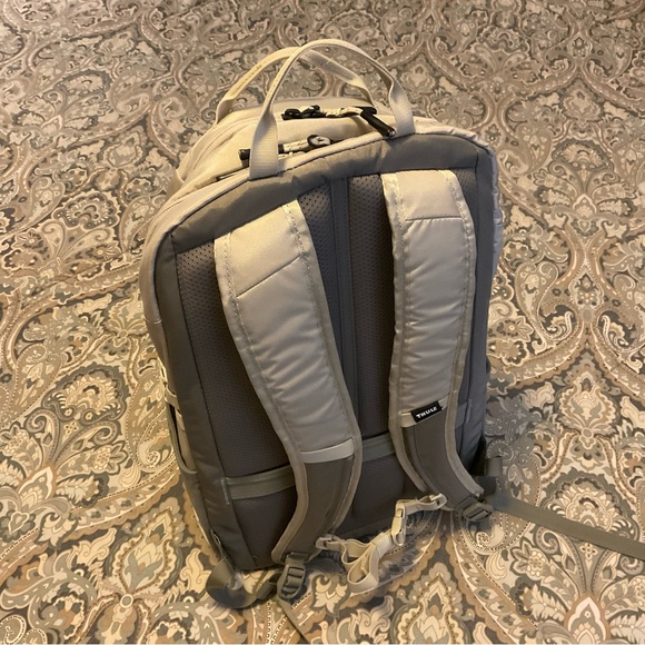 New Thule EnRoute 23L Pelican Grey Backpack - Picture 7 of 16